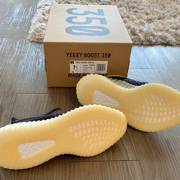 Athletic_Shoes